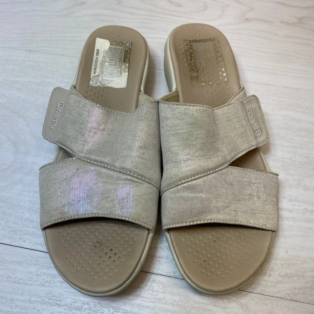 Bzees Womens 10M Slide Sandals Shimmer Silver Fabric Hook Loop Comfort Casual
